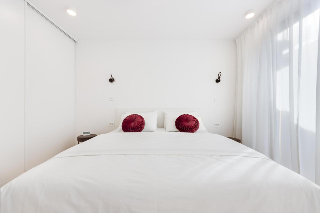 Appartement With Private Garage *