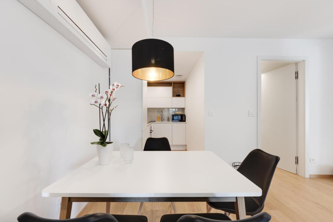 Appartement With Private Garage *